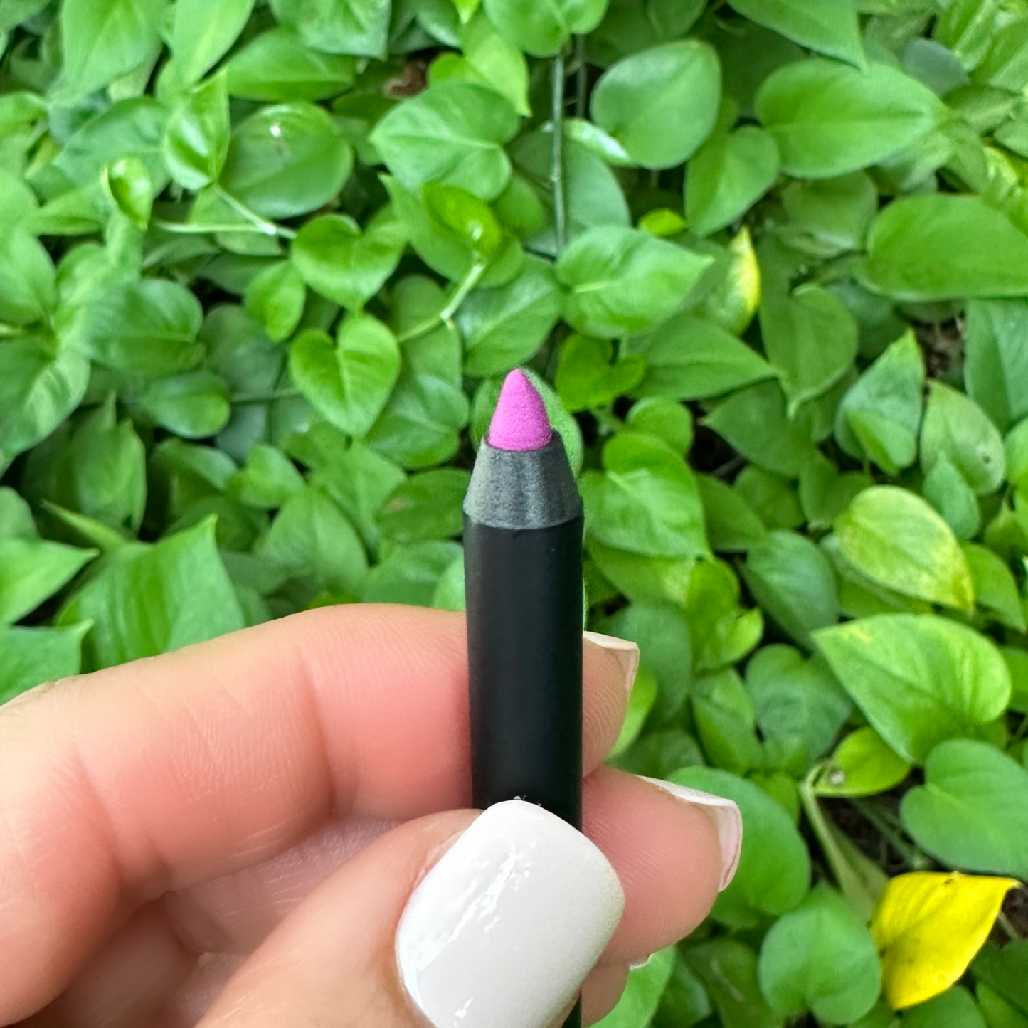 ultimate lip liner - violeta "narcissist"